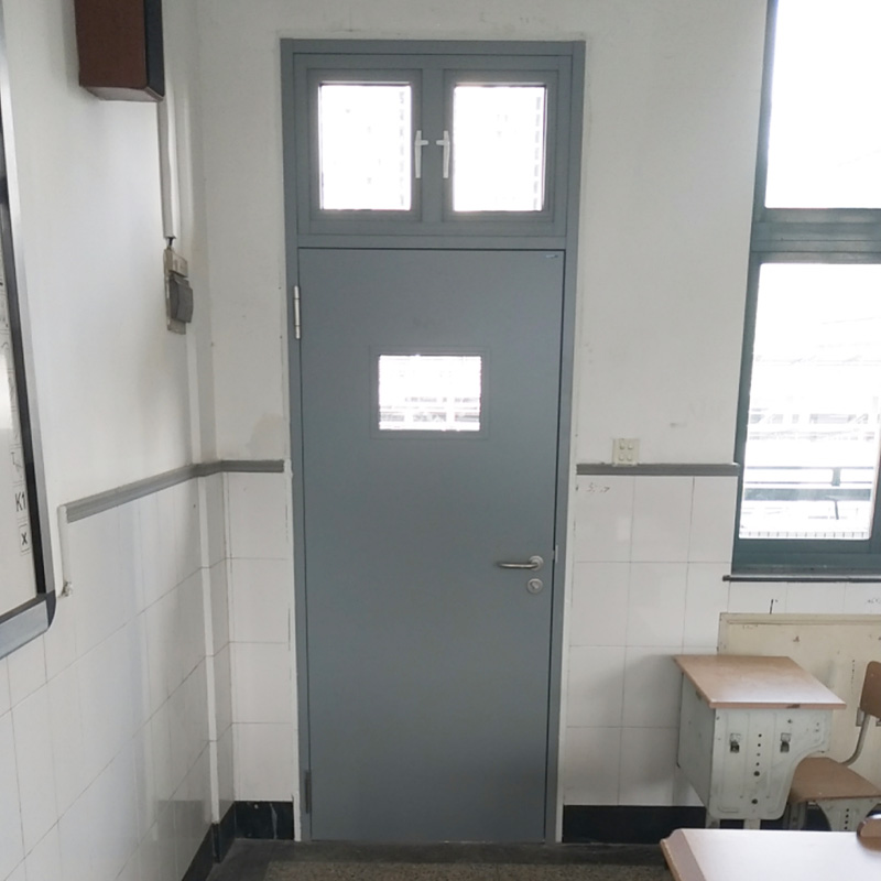 諾沃芬學校門