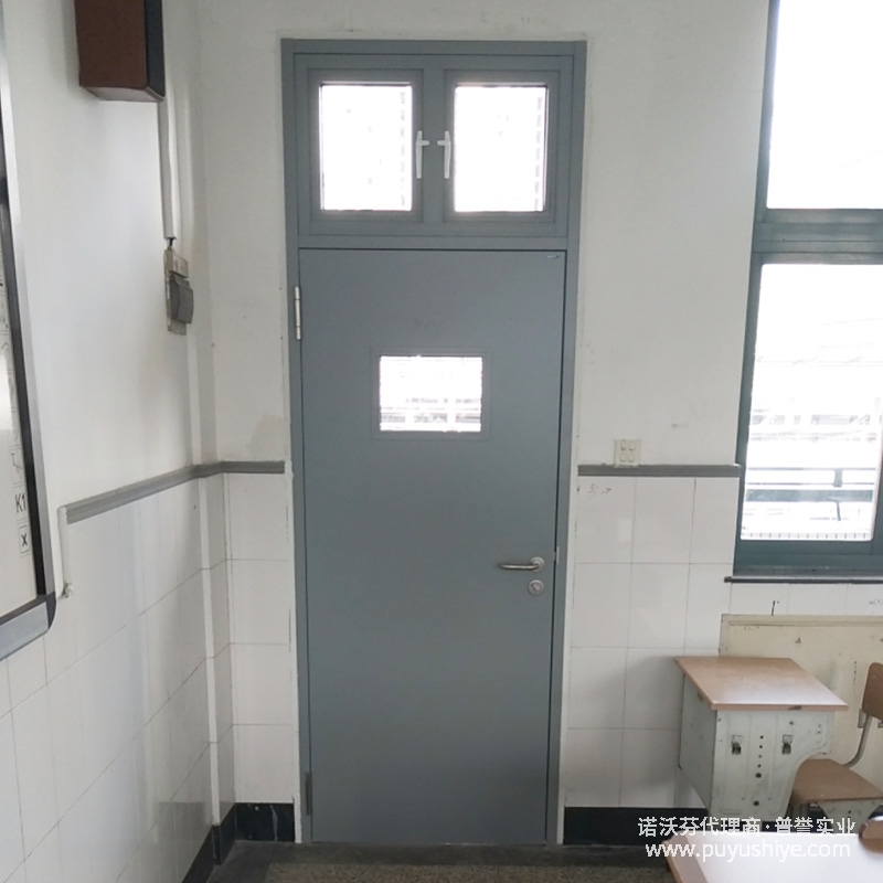 諾沃芬學校門