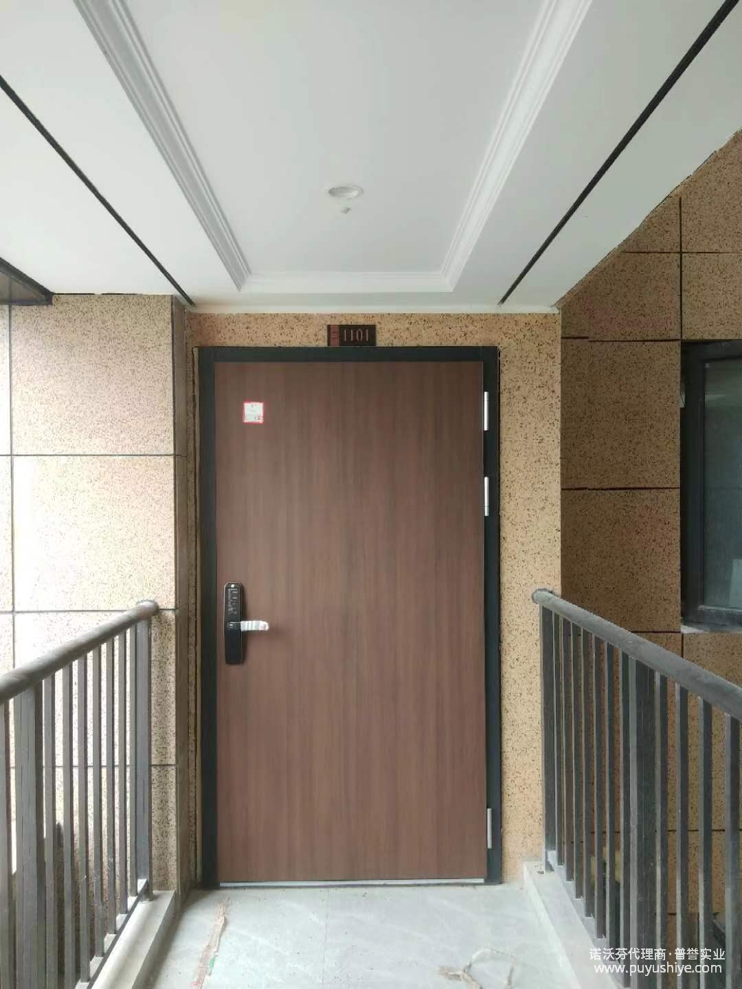 諾沃芬入戶門