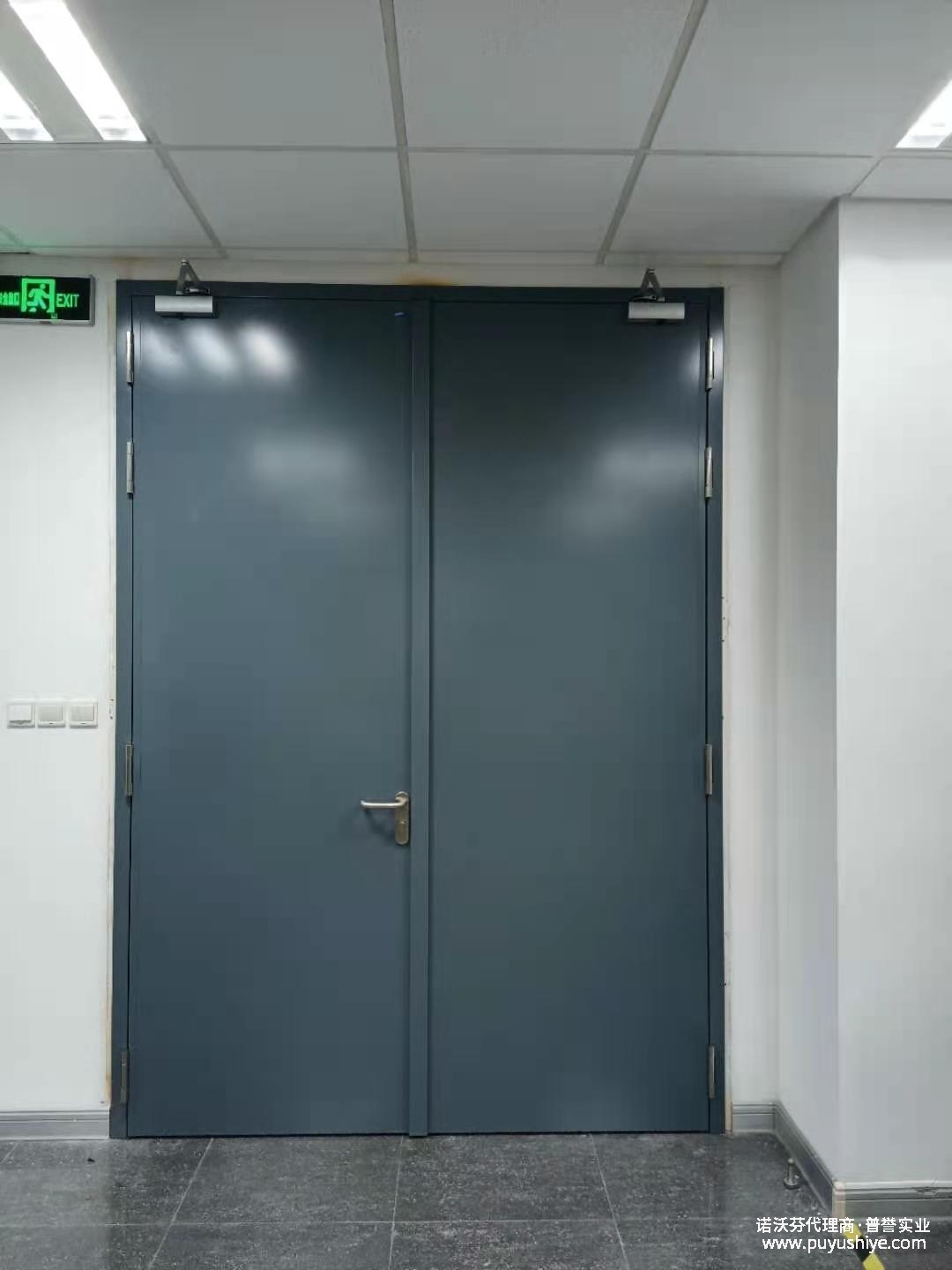 諾沃芬超大門