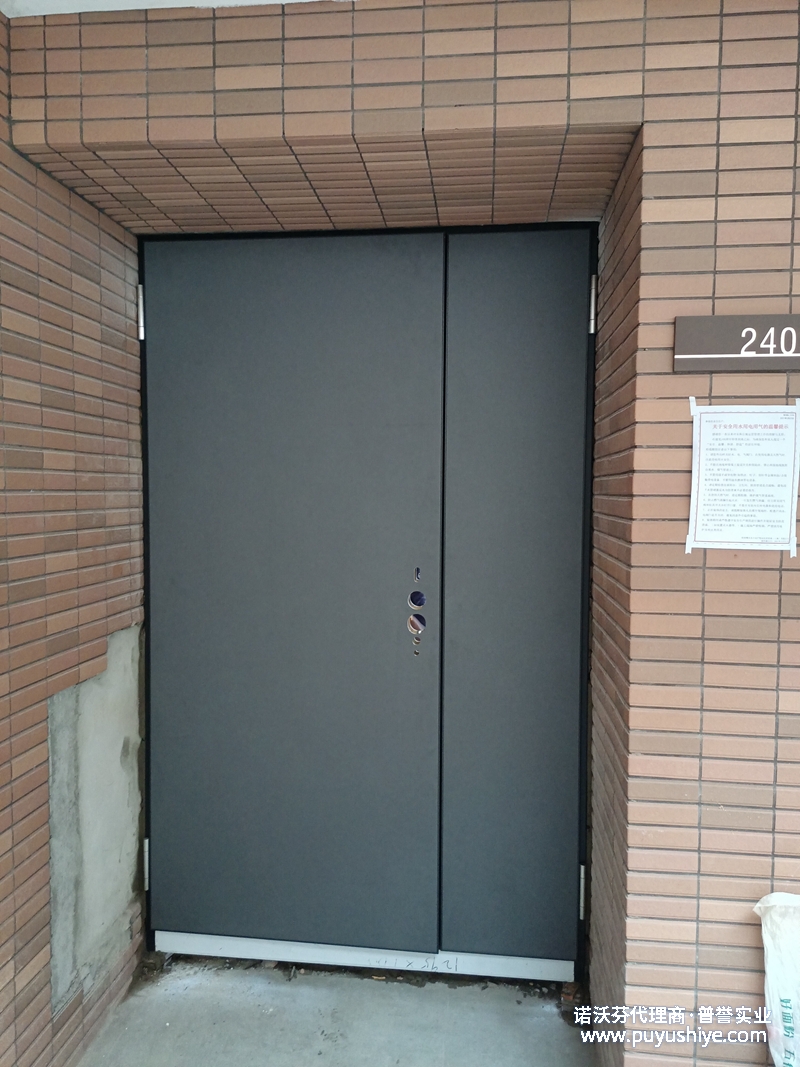 諾沃芬入戶門